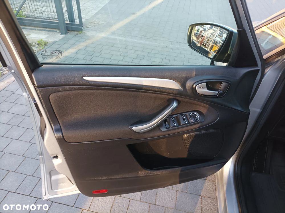 Ford Galaxy 1.6 TDCi DPF Start-Stop Ambiente - 16