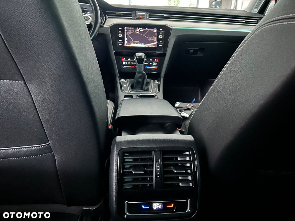Volkswagen Passat Variant 2.0 TDI SCR Highline - 19