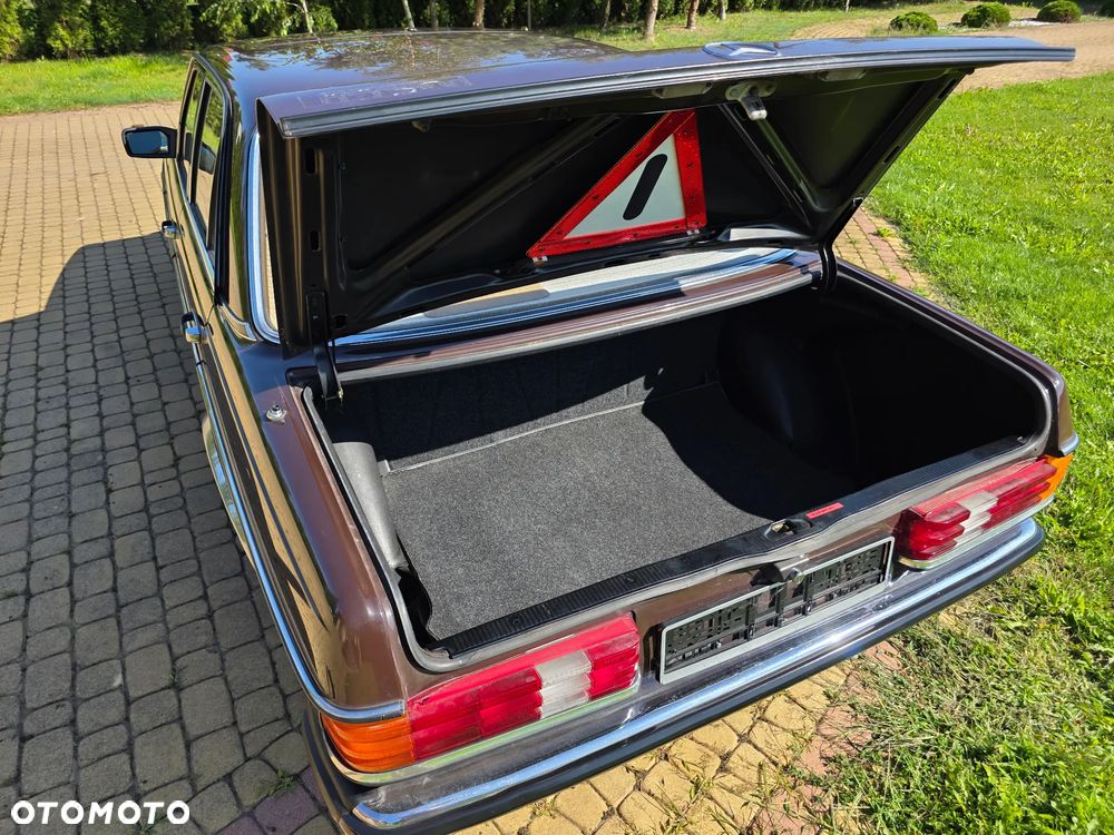 Mercedes-Benz W123 - 22