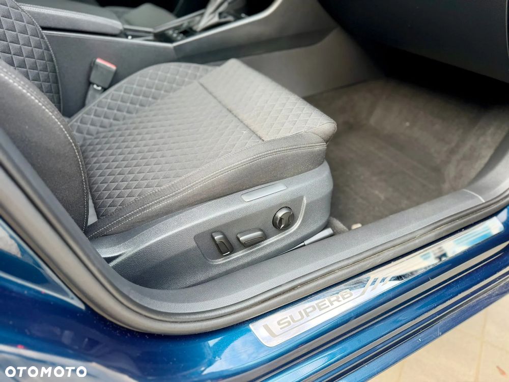 Skoda Superb 2.0 TDI Style DSG - 34