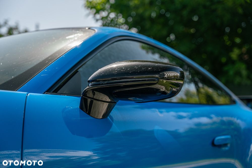 Porsche 911 Carrera 4 GTS - 9