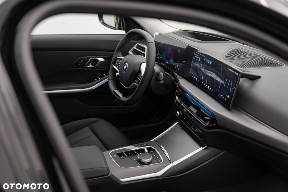 BMW Seria 3 330e PHEV xDrive - 26
