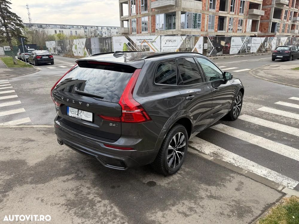 Volvo XC 60 B4 D AWD Ultimate Dark - 4