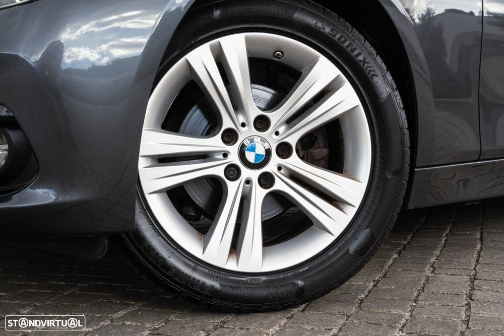 BMW 320 d Efficient Dynamic Edition Sport Line - 45