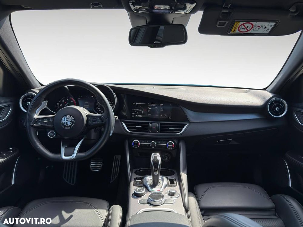 Alfa Romeo Giulia - 4