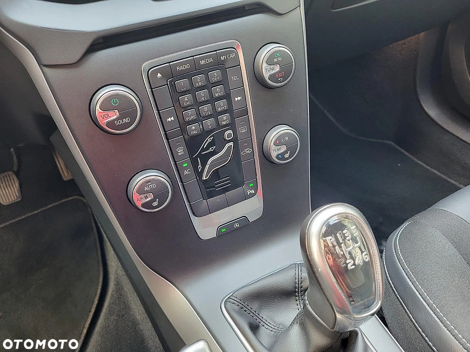 Volvo V40 T3 Momentum - 28