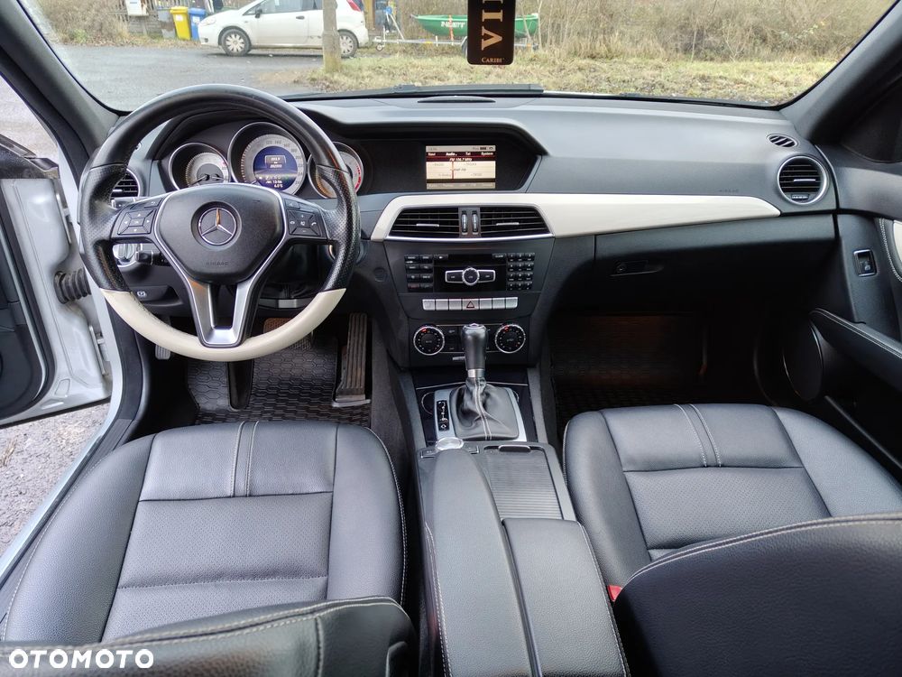 Mercedes-Benz Klasa C 220 CDI 7G-TRONIC Avantgarde Edition - 23