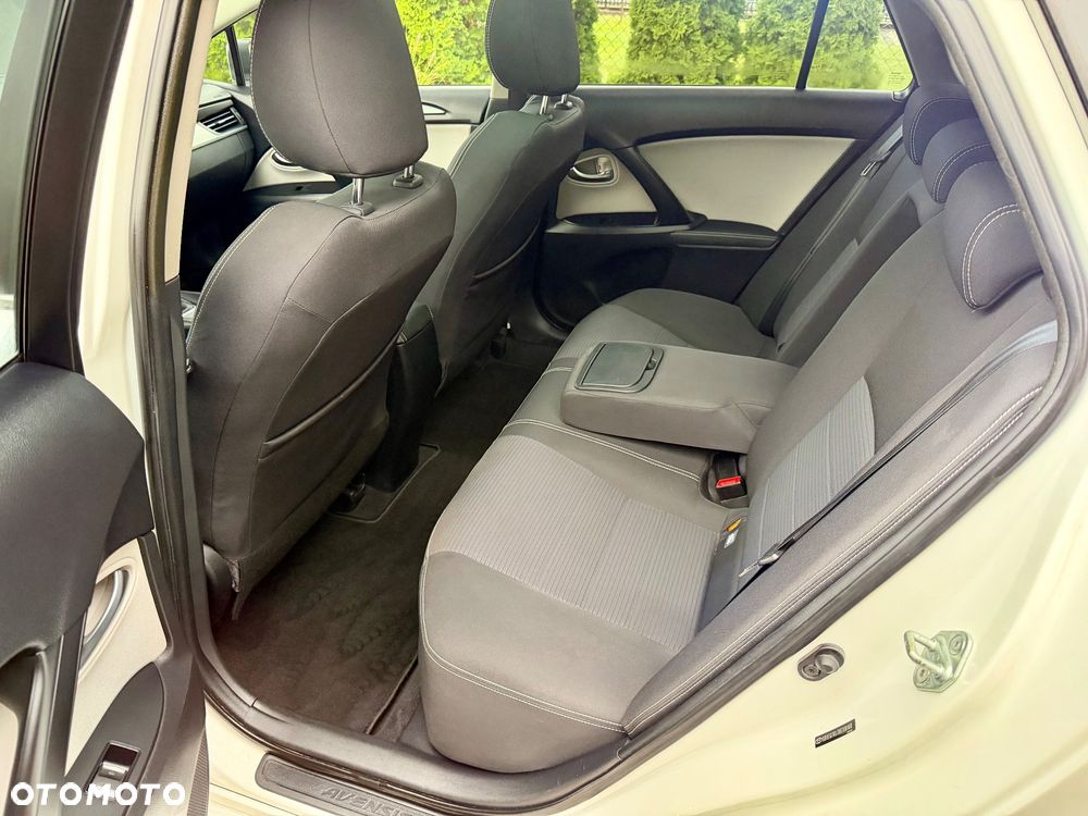 Toyota Avensis Touring Sports 1.8 Executive - 11