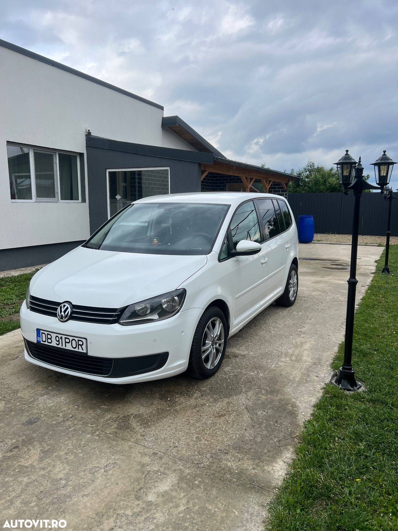 Volkswagen Touran 2.0 TDI DPF BlueMotion Technology DSG Comfortline - 1