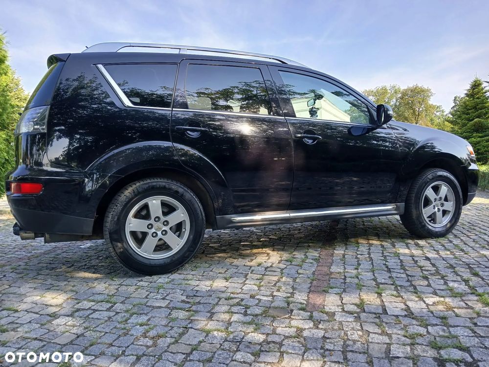 Mitsubishi Outlander - 11