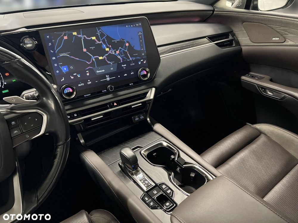 Lexus RX 450h+ Omotenashi - 30