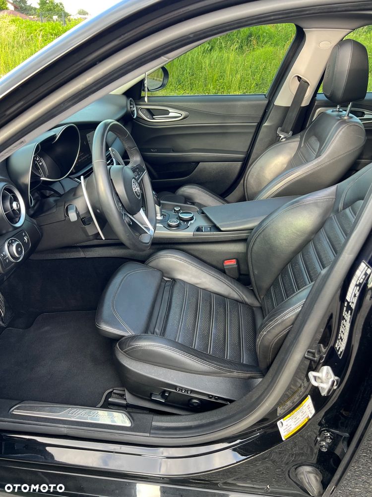 Alfa Romeo Giulia 2.0 Turbo 16V AT8-Q4 Veloce Ti - 6