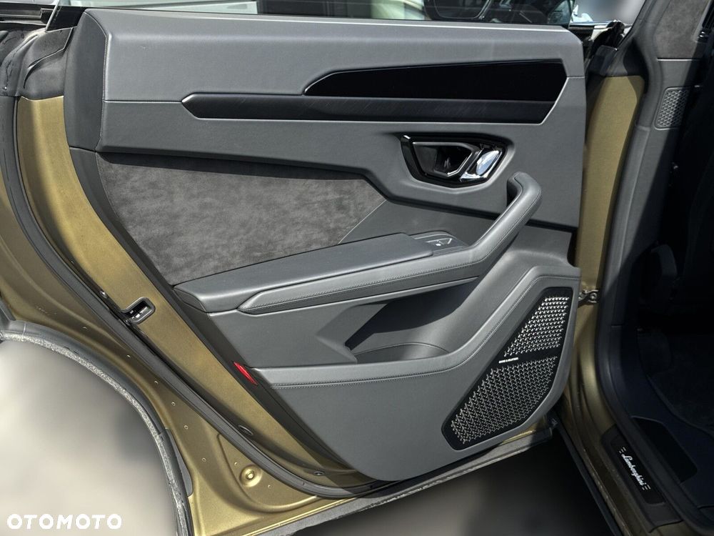 Lamborghini Urus - 18