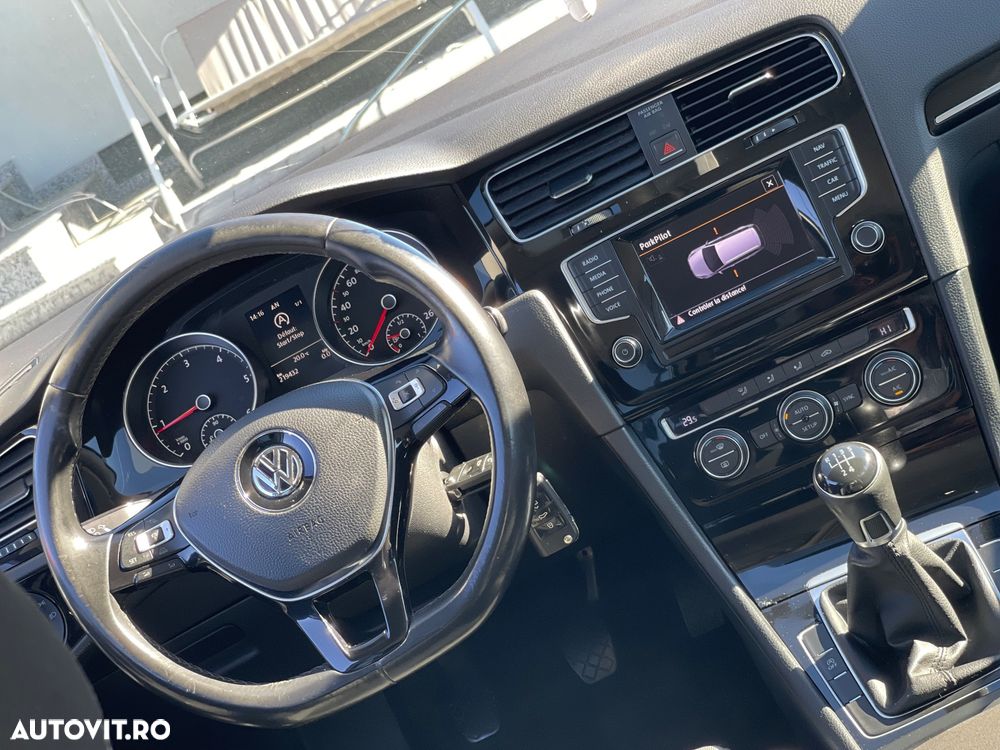 Volkswagen Golf - 8