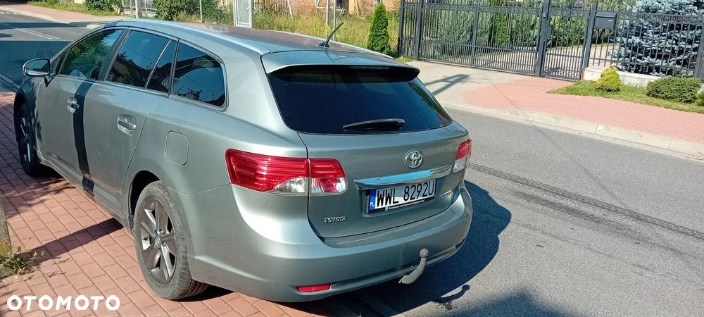 Toyota Avensis Combi 1.8 Executive - 7