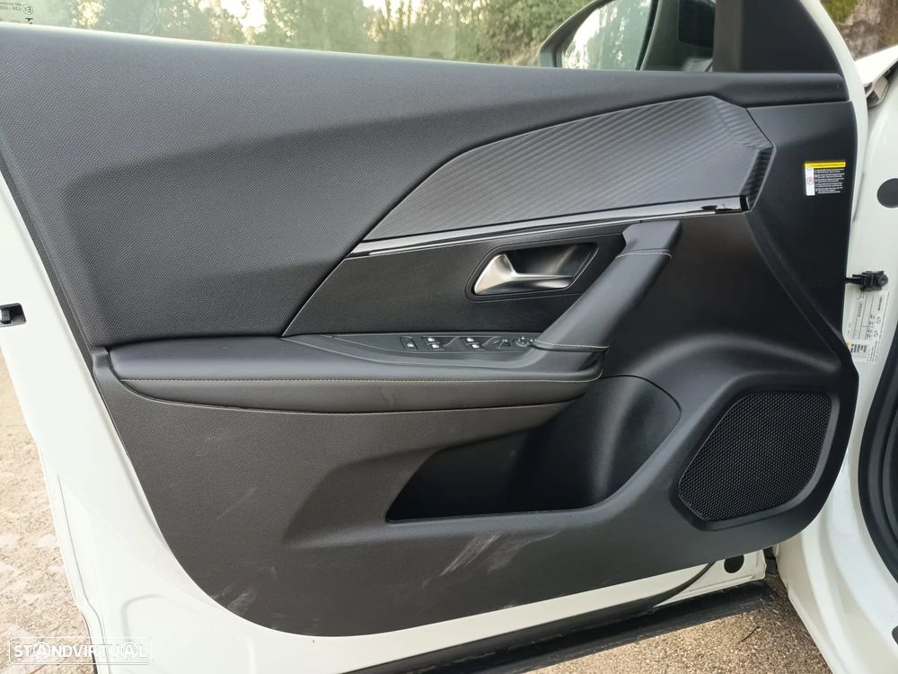 Peugeot e-2008 GT+ - 19