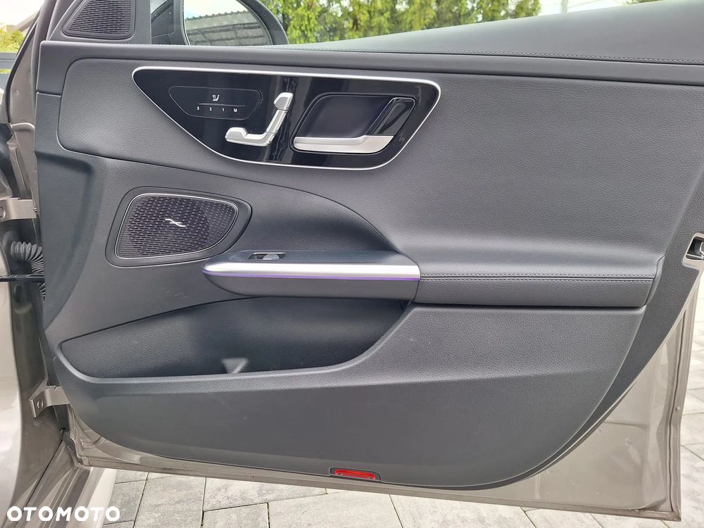 Mercedes-Benz Klasa C ver-300-e-phev-amg - 28