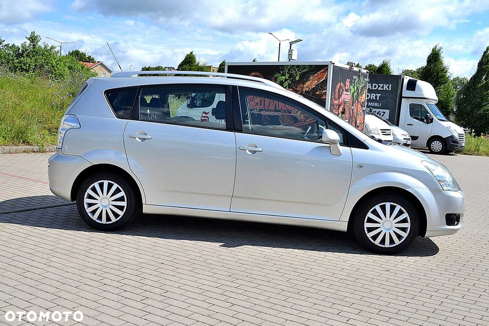 Toyota Corolla Verso - 8