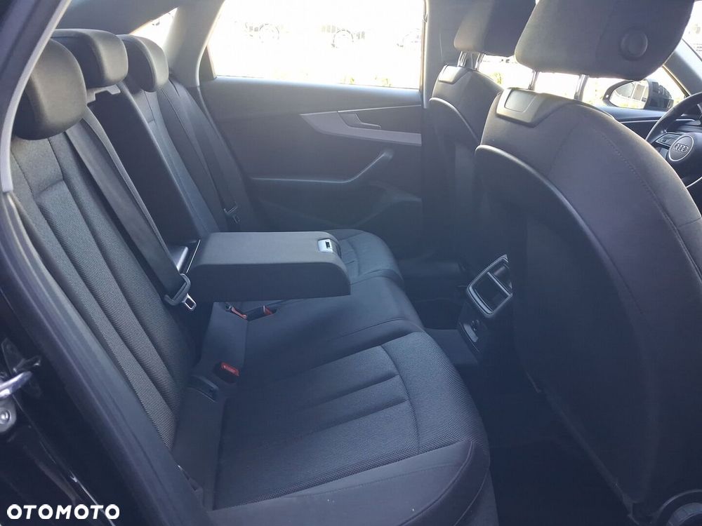 Audi A4 Limousine - 13