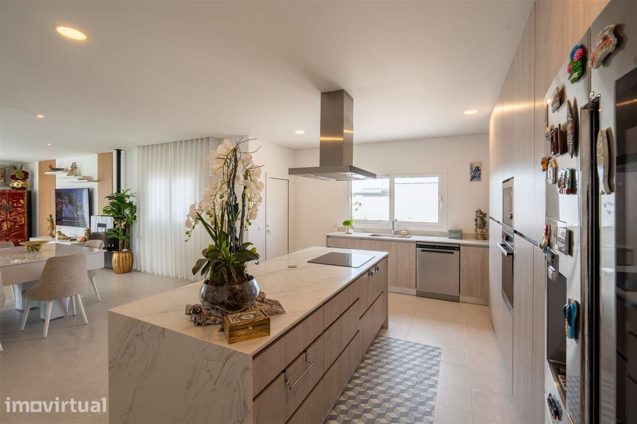 Moradia T4 Térrea de Arquitetura Moderna em Pataias | Alcobaça - Grande imagem: 4/60