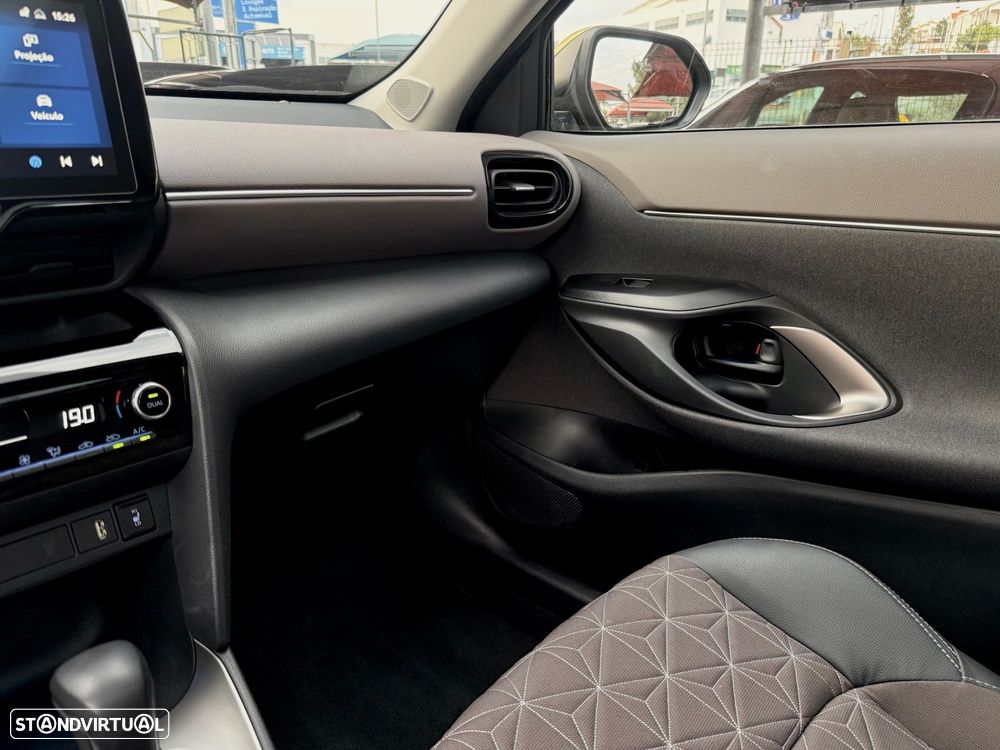 Toyota Yaris Cross 1.5 HDF Luxury - 21