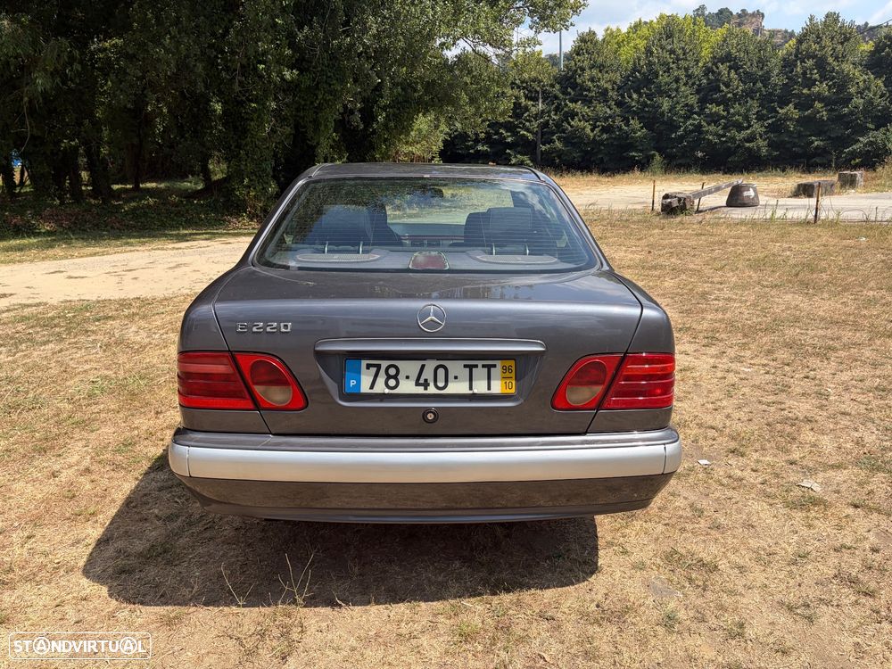 Mercedes-Benz E 220 D Elegance - 16