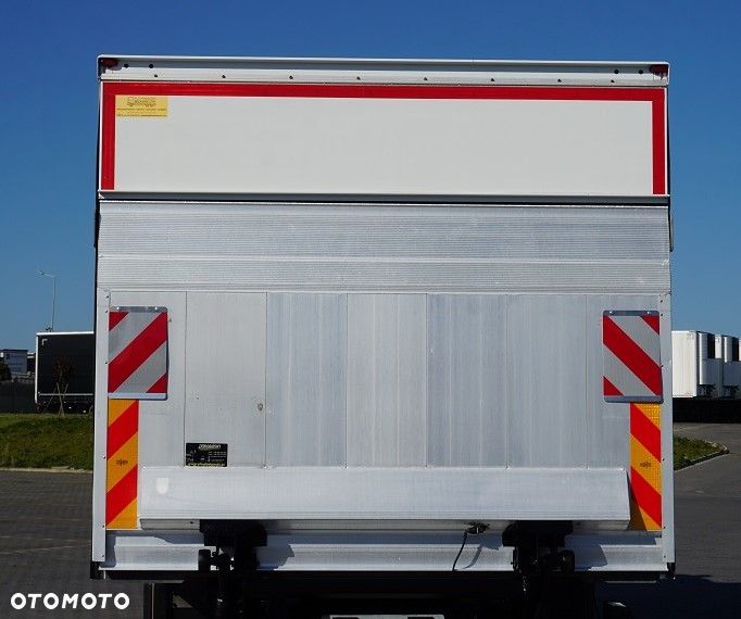 Iveco ZABUDOWA /  KONTENER + WINDA  / DŁ. 7,2 M - 8