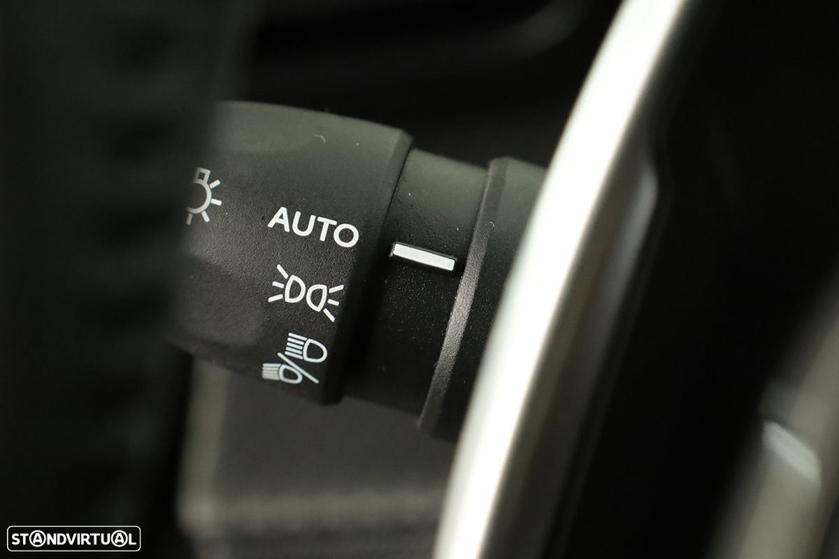 Peugeot 2008 1.2 PureTech Allure EAT8 - 16
