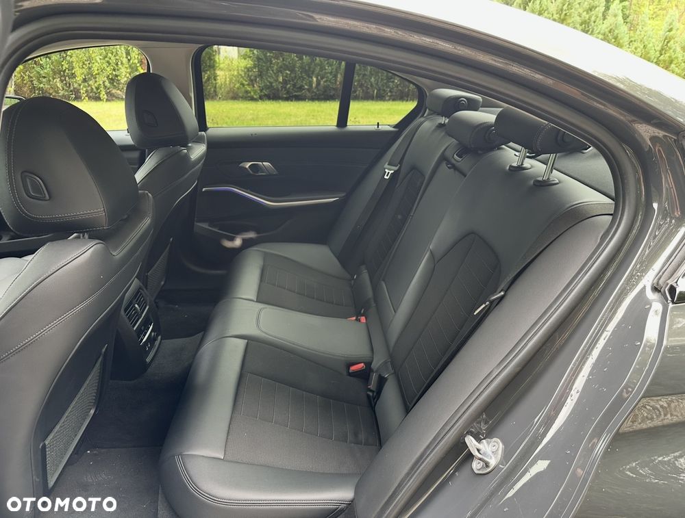 BMW Seria 3 320i Sport Line Shadow sport - 17
