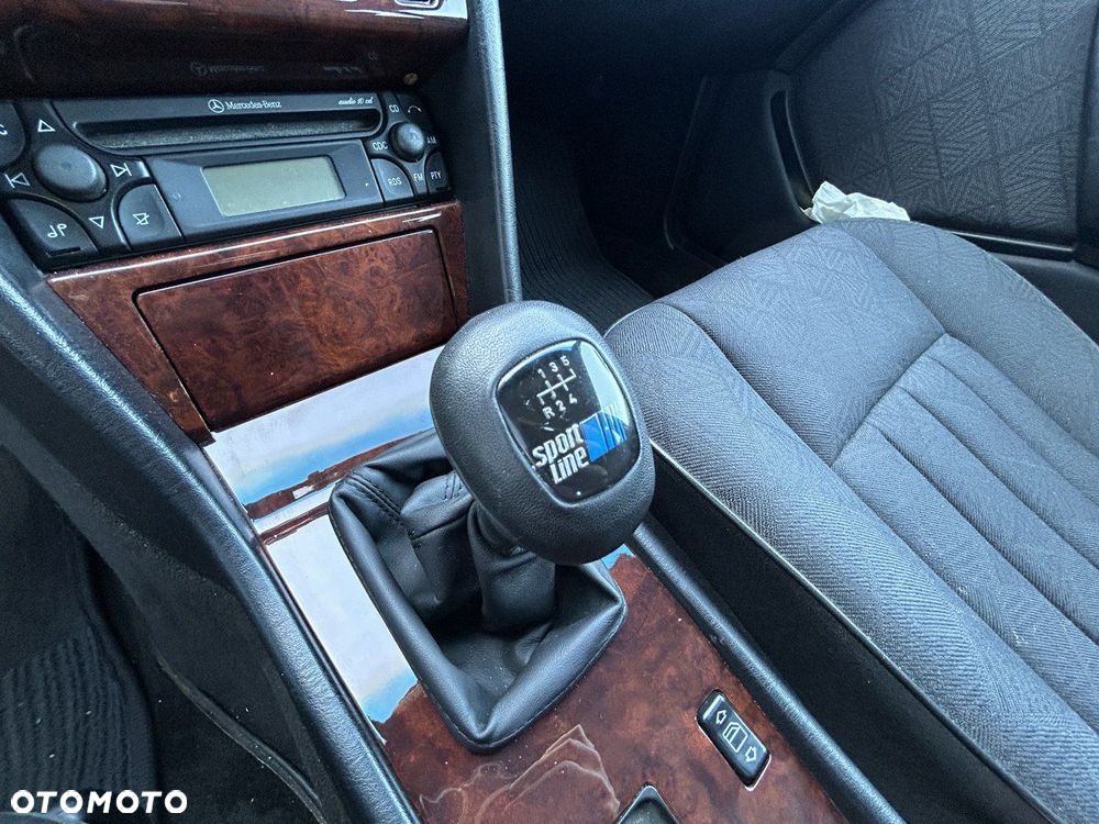 Mercedes-Benz Klasa E 250 T D Elegance - 14