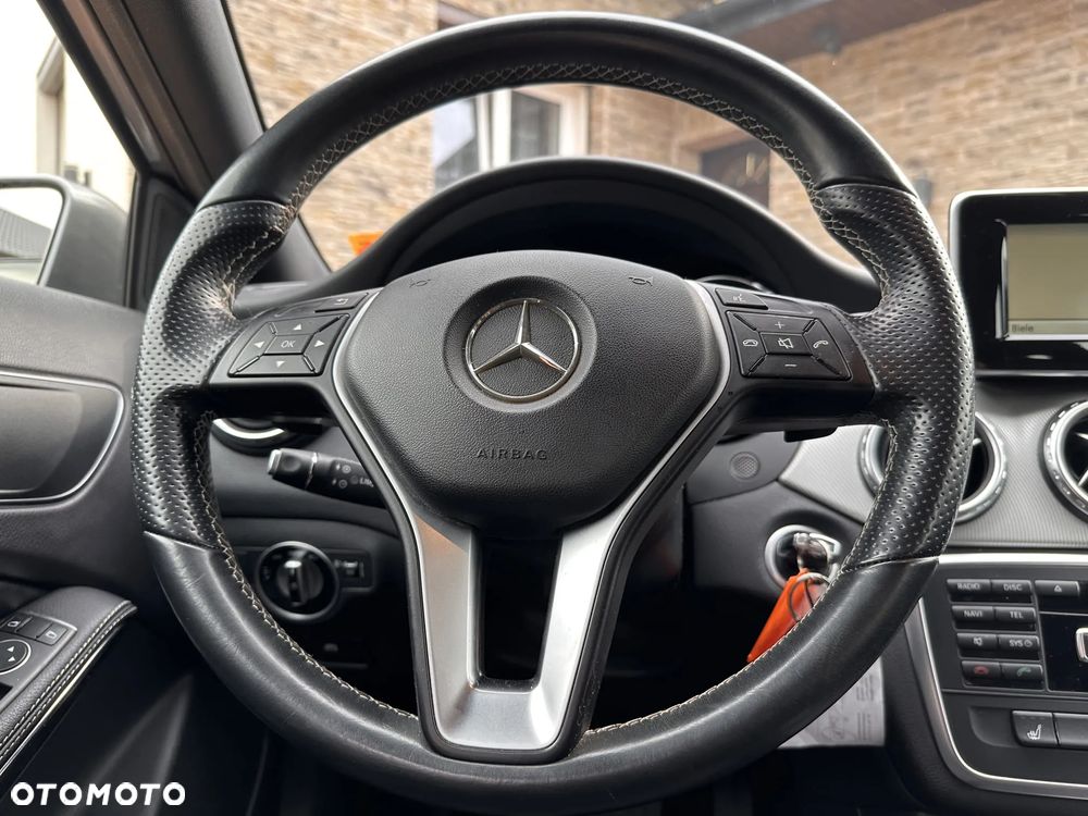 Mercedes-Benz GLA 200 7G-DCT - 20