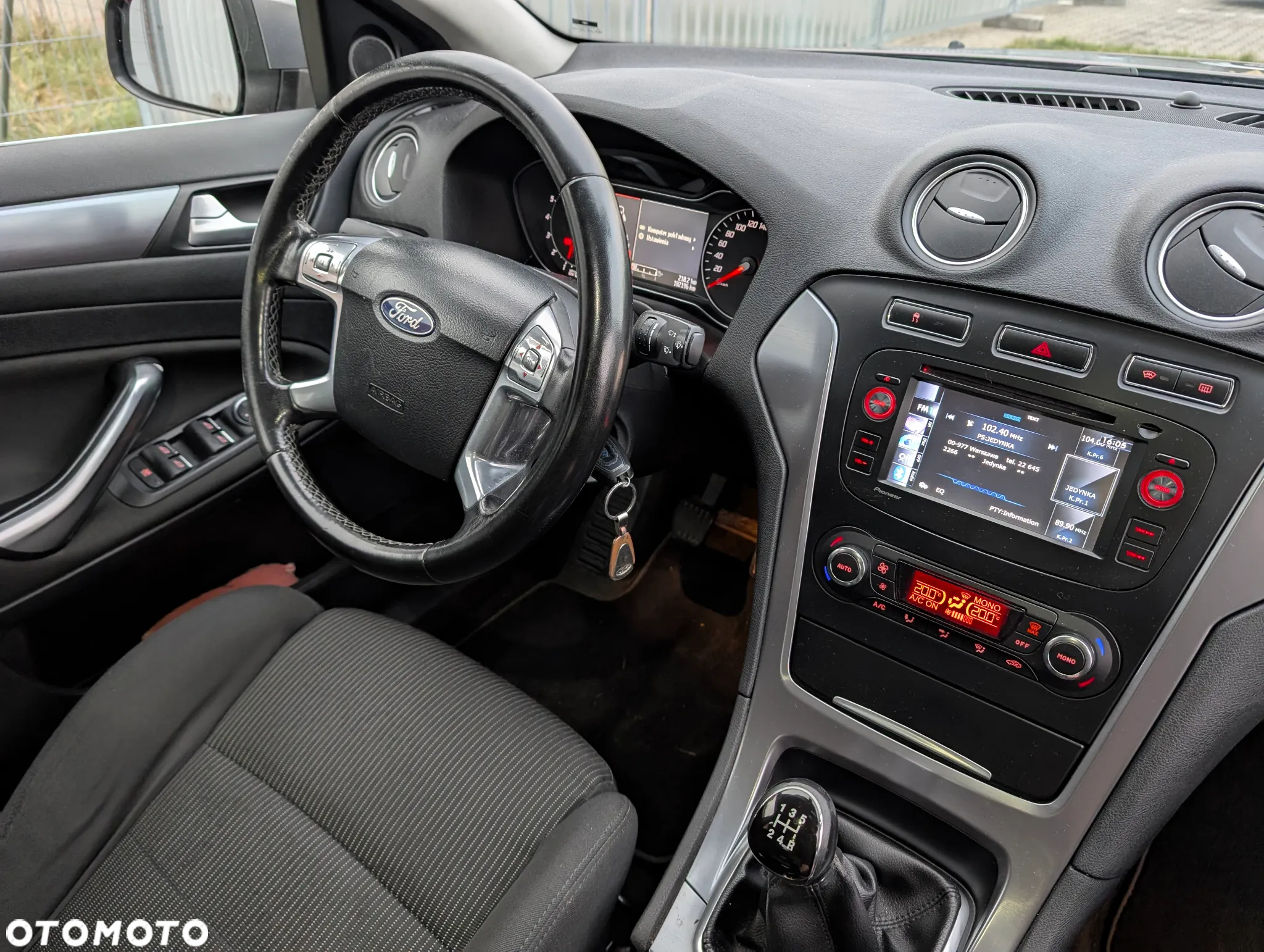 Ford Mondeo - 36