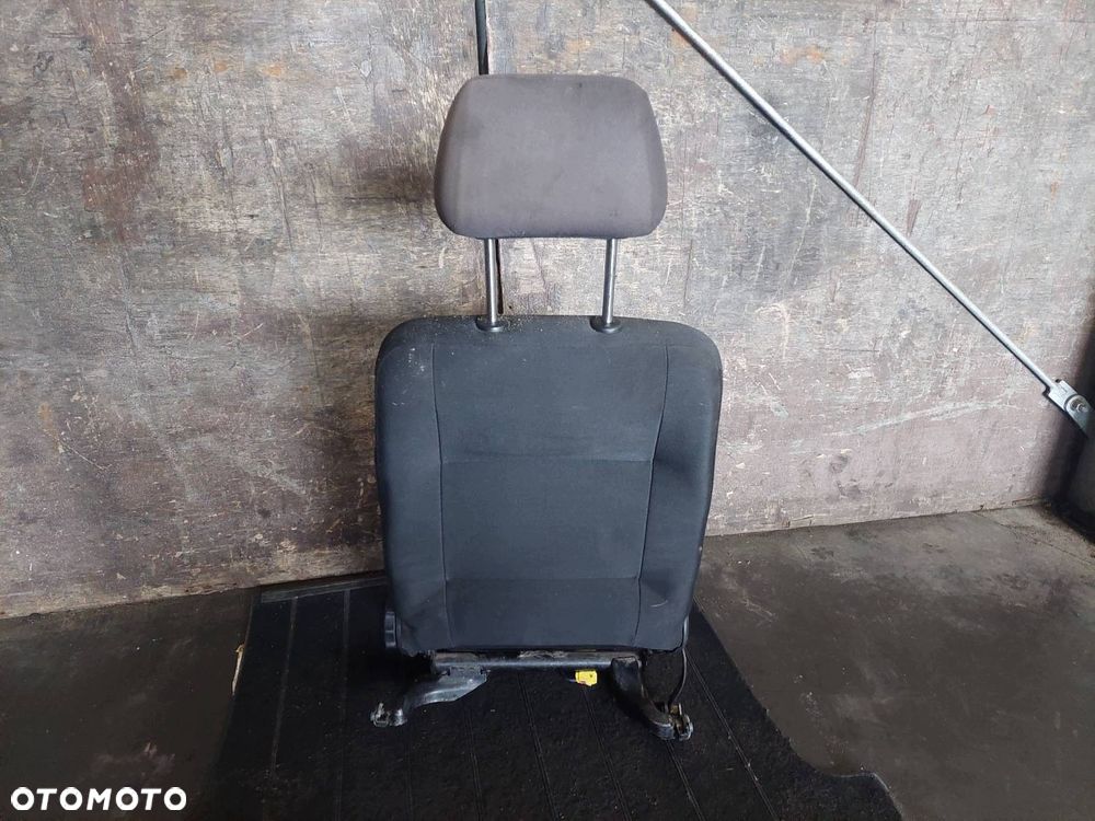 FOTEL LEWY PRZÓD KIEROWCY VOLKSWAGEN PASSAT B5 ID: 238589 - 3