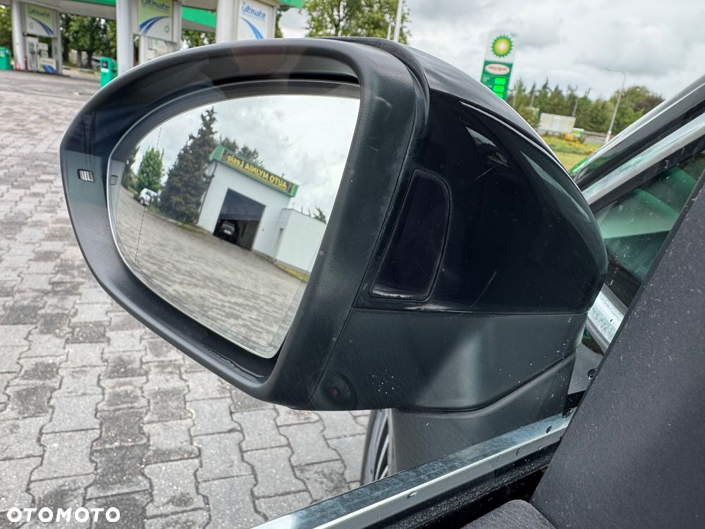 Volkswagen Touran 2.0 TDI SCR DSG Highline - 35