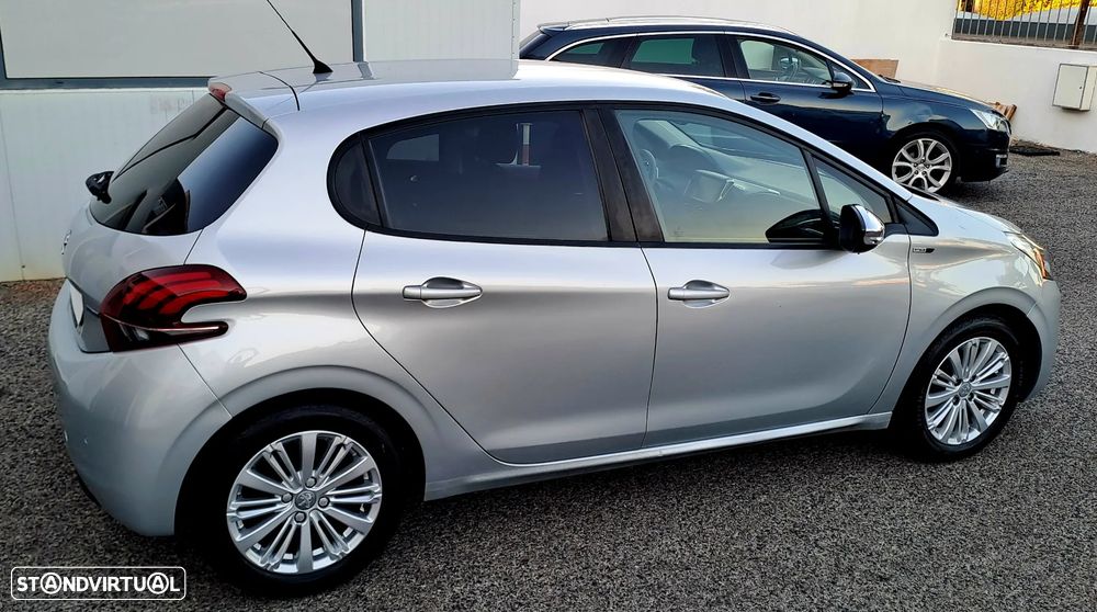 Peugeot 208 1.2 PureTech Style - 7