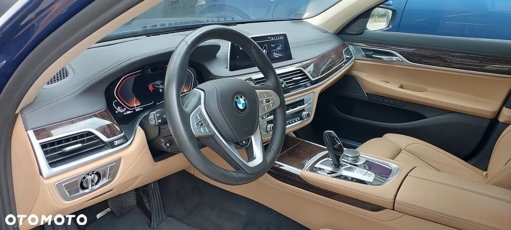 BMW Seria 7 750Li xDrive - 14