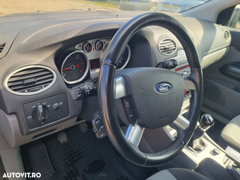 Ford Focus 1.6 TDCI DPF Ambiente - 16
