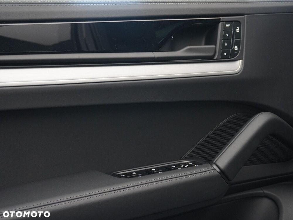 Porsche Cayenne Black Edition - 22
