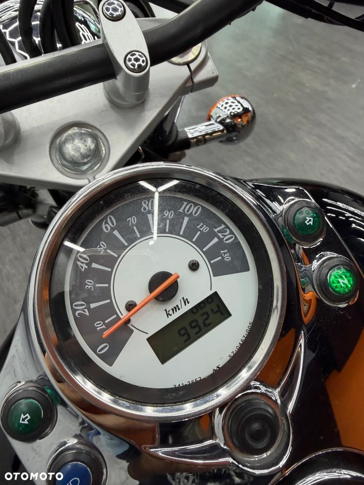 Suzuki Intruder - 14