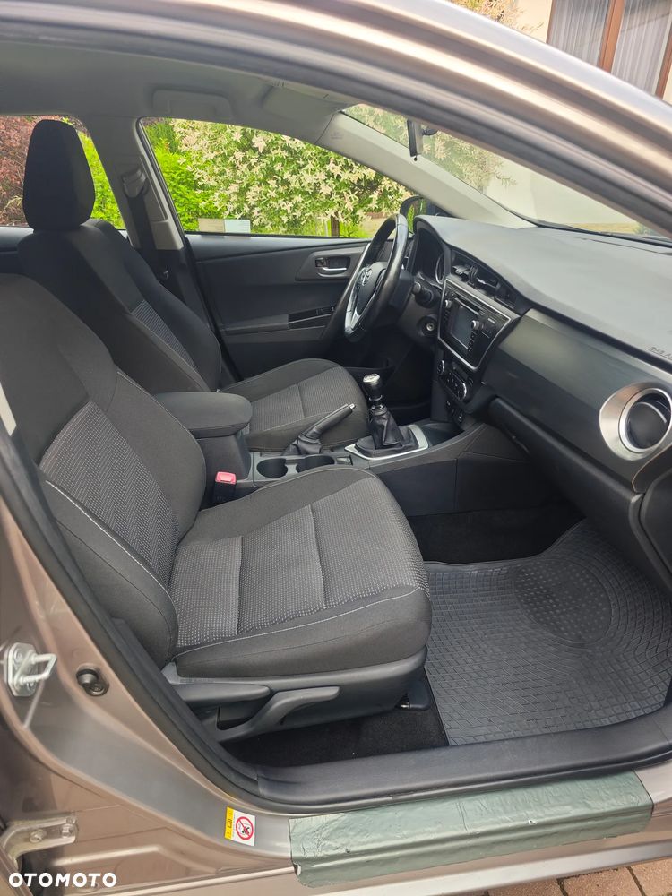 Toyota Auris 1.6 Premium - 11