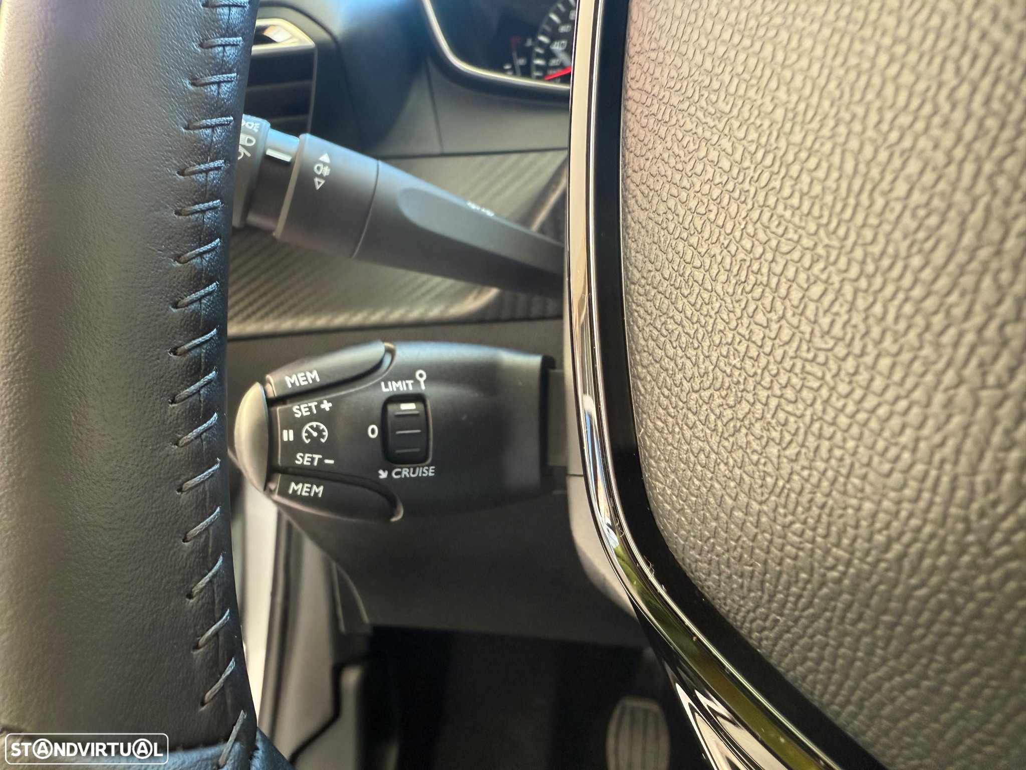 Peugeot 208 1.2 PureTech Active Pack - 29