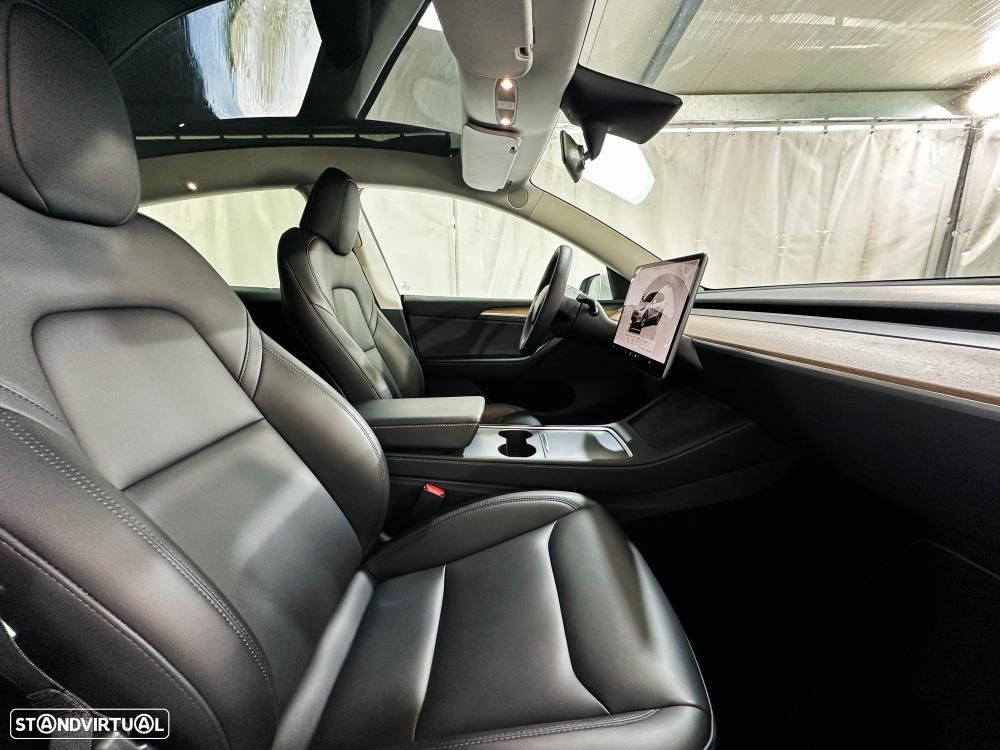 Tesla Model Y Long Range Dual Motor AWD - 31