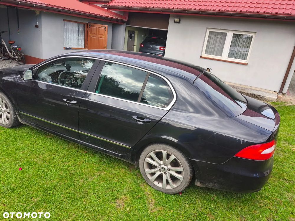Skoda Superb 2011 photo 2