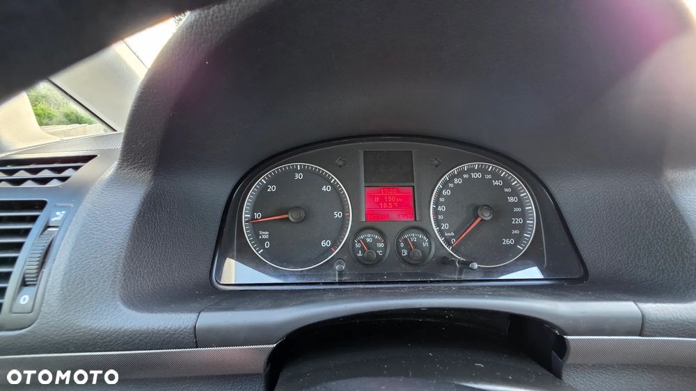 Volkswagen Touran 1.9 TDI Conceptline - 10