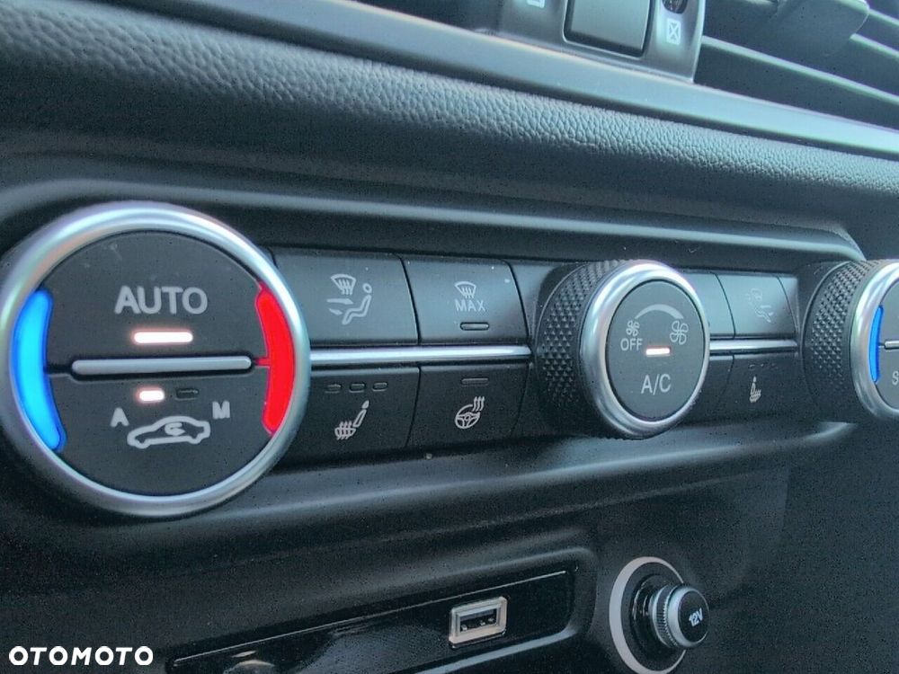 Alfa Romeo Giulia 2.0 Turbo Competizione Q4 - 25