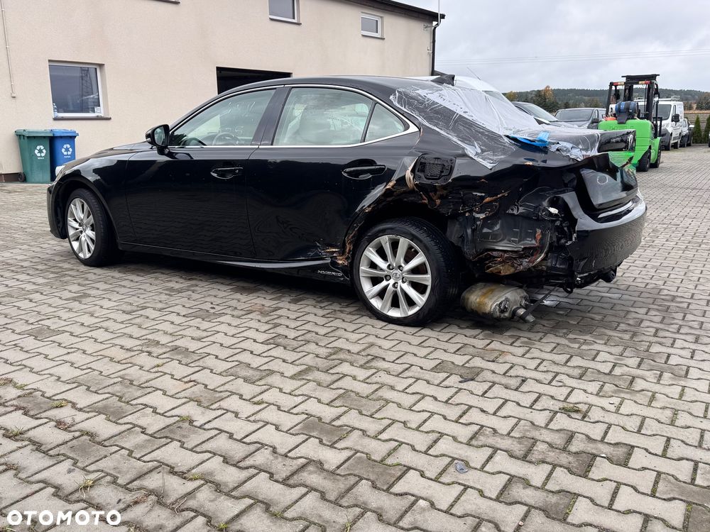 Lexus IS 300h Elegance - 8