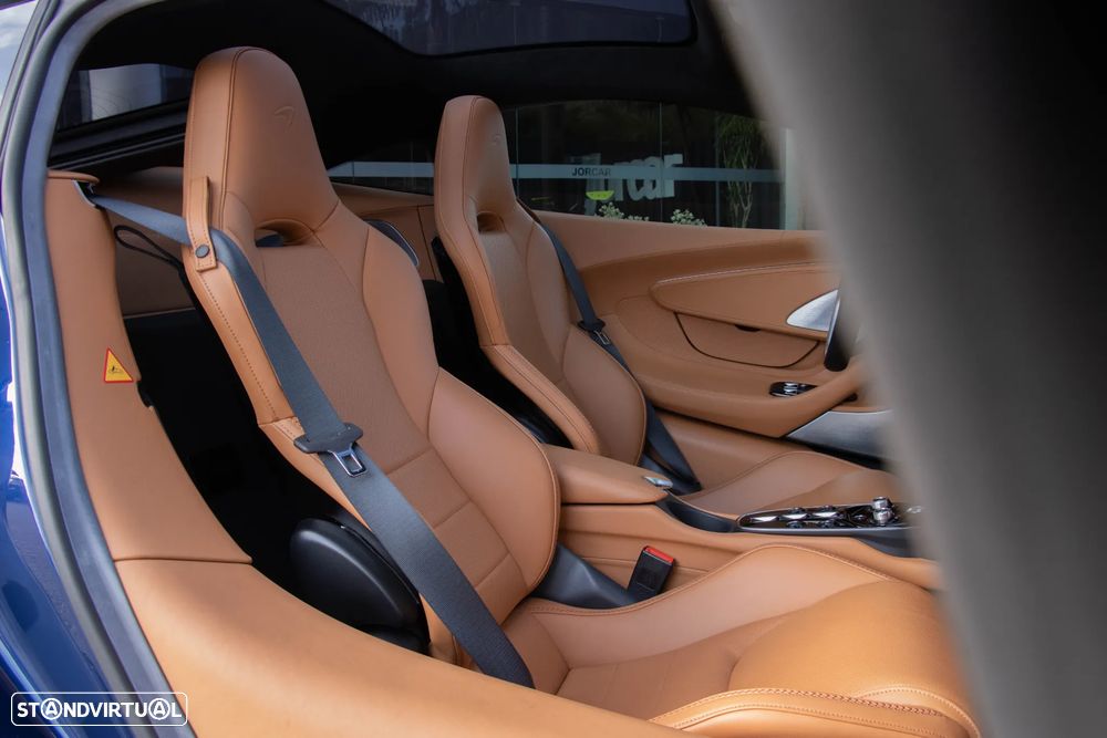 McLaren GT 4.0 Twin-Turbo V8 - 46
