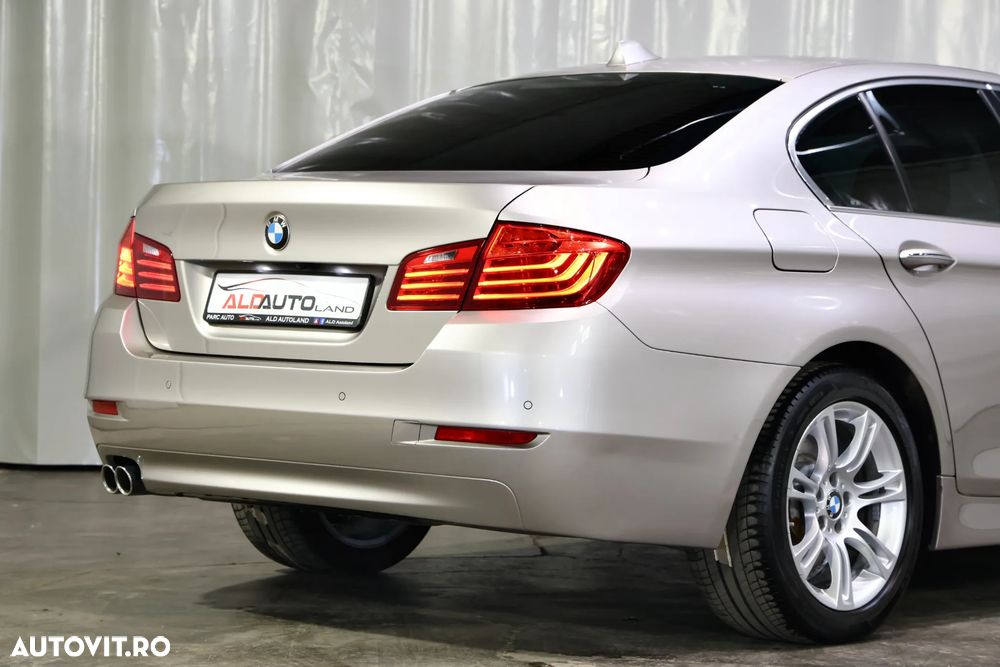 BMW Seria 5 520d Aut. Special Edition - 33