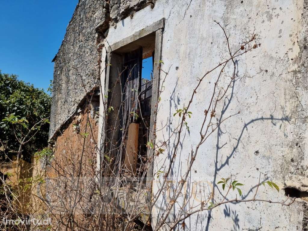 Casa antiga em pedra para reconstruir, situada entre Tomar e Ferrei... - Grande imagem: 4/20