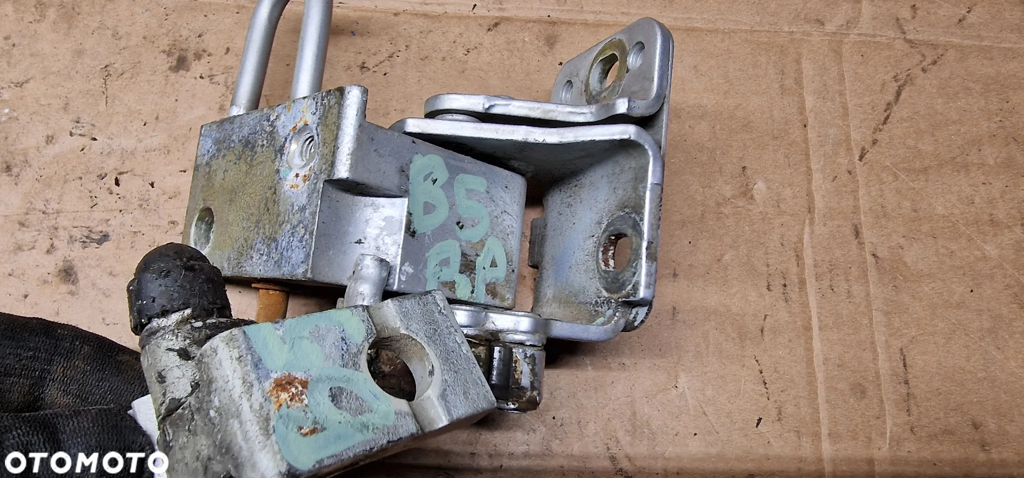 Zawias zawiasy drzwi prawy przód para VW Passat B5 FL 4B0831412B - 6